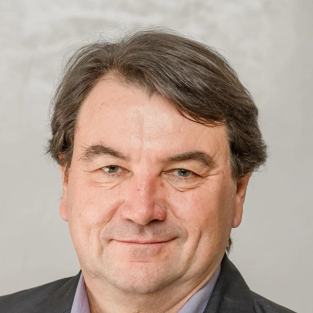 Portrait of Simon Thomsen, Editor, Startup Daily